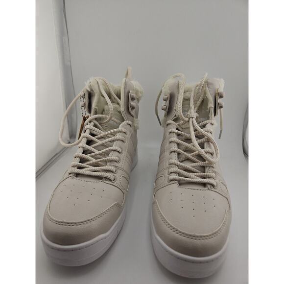 Levi's Boots Women 7. NEW Coconut White Hi Plush - Picture 1 of 5
